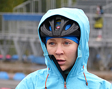 В первый день летнего чемпионата России по биатлону в Чайковском (Пермский край) прошли индивидуальные гонки на лыжероллерах у мужчин и женщин