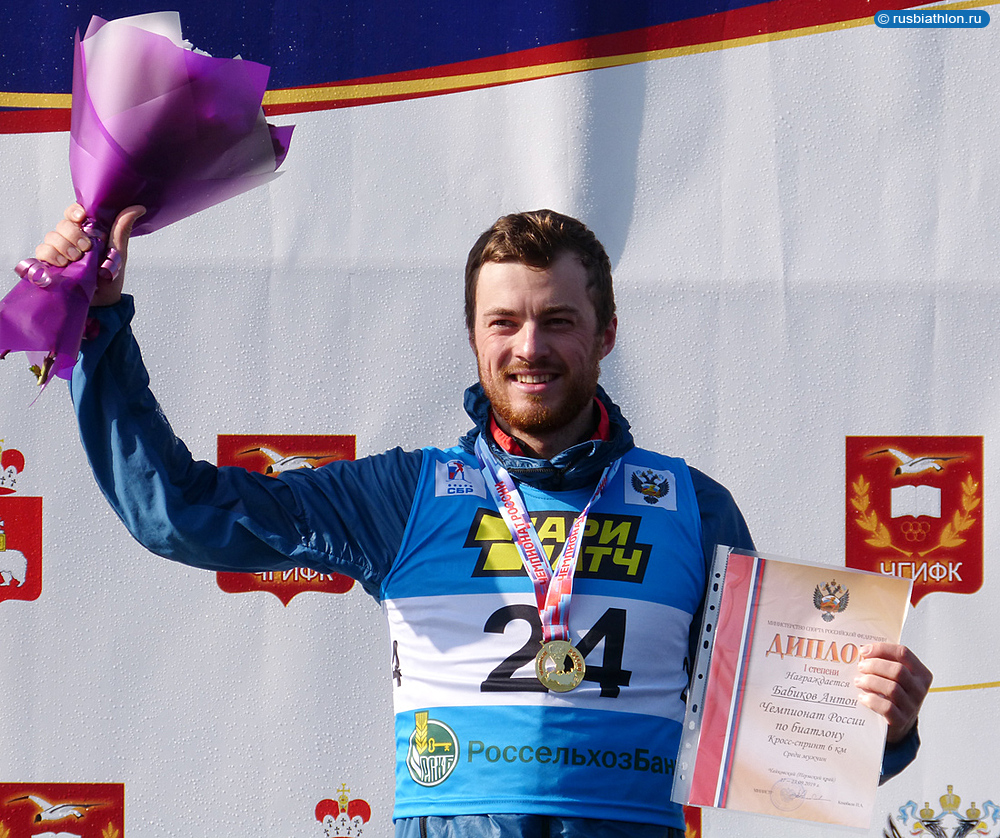 Антон Бабиков одержал победу в спринт-кроссе на чемпионате России по летнему биатлону в Чайковском