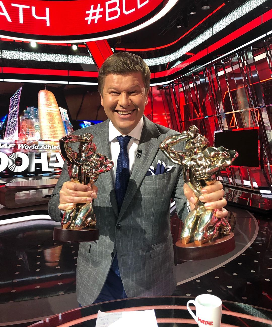Губерниев — лучший спортивный комментатор и ведущий информационной программы! Теперь у него 4 статуэтки Тэфи и это рекорд России среди спорт журналистов!