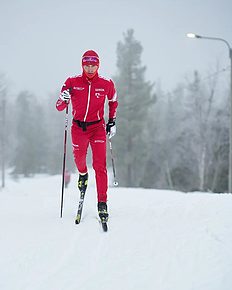Лыжи Денис Спицов обновил свою фотоленту в своем Инстаграме