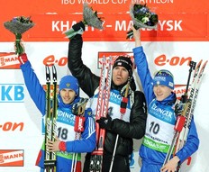 Norway's Emil Helge Svendsen (C) celebrates on the podium his first place with second placed Evgeny Ustyugov (L) of Russia and third placed Lukas Hofer (R) of Italy after the the Men's 15km mass start event of the Biathlon World Championships in the Siberian city of Khanty-Mansiysk on March 12, 2011.