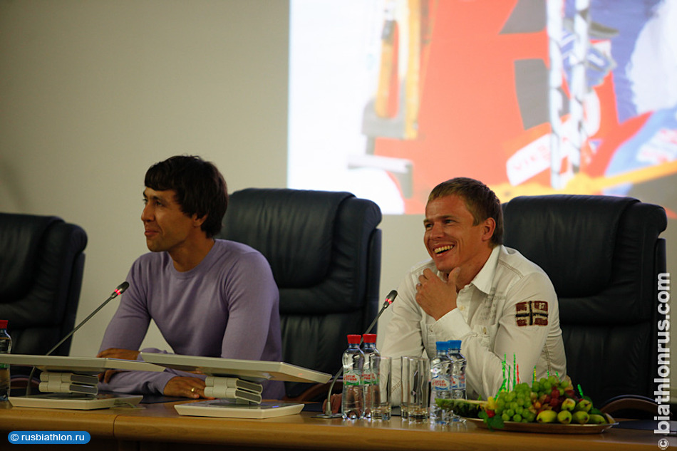 Андрей Маковеев и Иван Черезов на встрече с работниками компании СИБУР