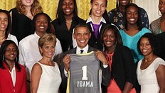 Баскетбол WASHINGTON, DC — JULY 18: U.S. President Barack Obama (C) poses фото