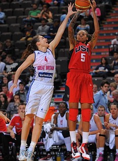 Баскетбол Seimone Augustus (R) of the USA womens Olympic basketball team фото