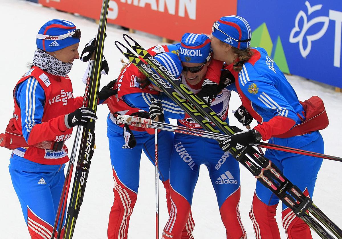 Сборная лыжников. Женская сборная по лыжам. Лыжники России женщины. Лыжные гонки любительские.
