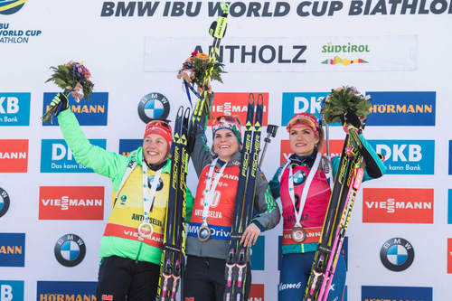 Надин Хорхлер победила в масс-старте 6 этапа Кубка мира по биатлону в Италии! Акимова — 16-ая
