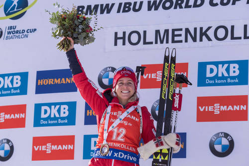 Тириль Экхофф выиграла масс-старт 9 этапа Кубка мира по биатлону в норвежском Холменколлене