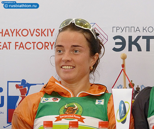 Светлана Слепцова выиграла спринт на домашнем ЧМ по летнему биатлону-2017 в Чайковском и объявила о завершении карьеры