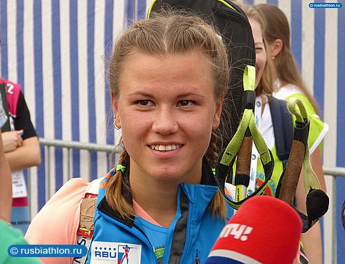 Кристина Резцова выиграла женскую индивидуальную гонку на чемпионате России по летнему биатлону в Чайковском