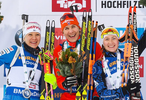 Анастасия Кузьмина выиграла женский пасьют 2 этапа Кубка мира по биатлону в австрийском Хохфильцене. Акимова — 7-ая!